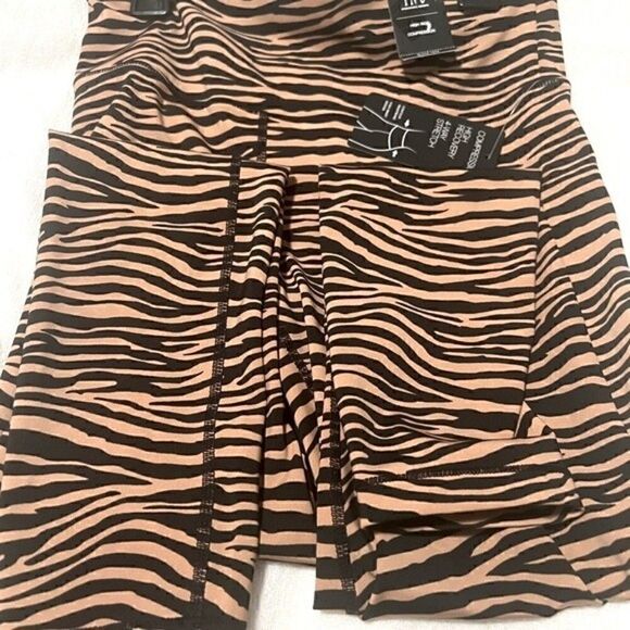 INC INTERNATIONAL CONCEPTS
Tiger-Print Compression Leggings - Picture 7 of 7